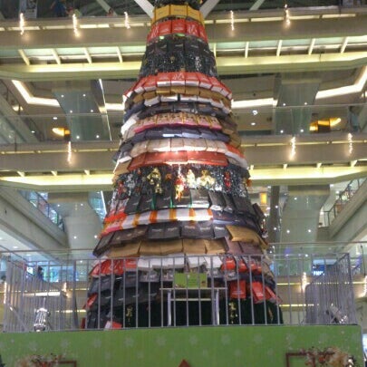 Foto scattata a Korum Mall da Unmesh P. il 12/24/2012