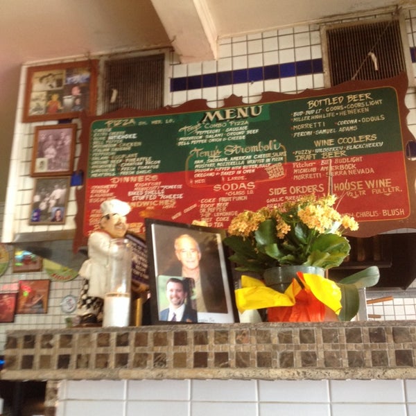 6/24/2014에 Karen C.님이 Tony Di Maggio&#39;s Pizza에서 찍은 사진