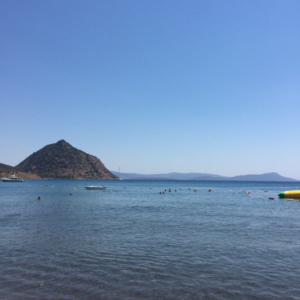 Das Foto wurde bei İncir Beach von Deniz am 7/8/2016 aufgenommen