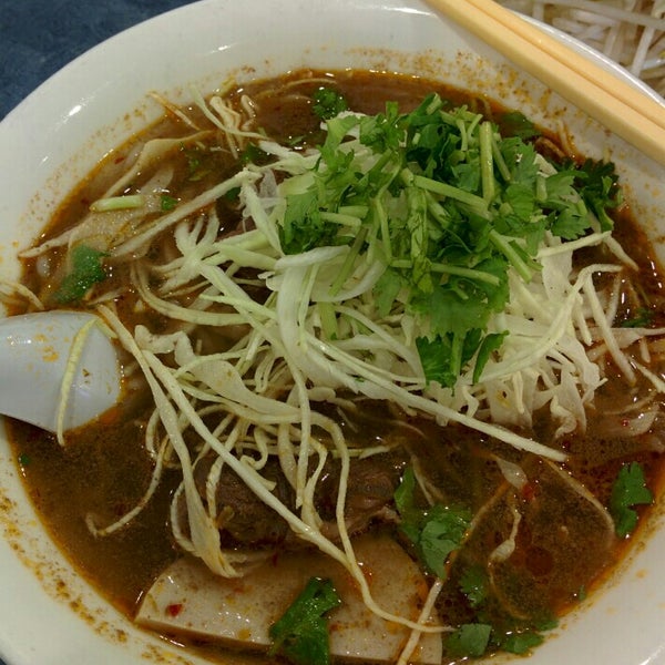 11/24/2015 tarihinde Vyziyaretçi tarafından New Dong Khanh Restaurant'de çekilen fotoğraf
