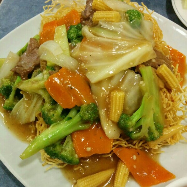 Снимок сделан в New Dong Khanh Restaurant пользователем Vy 8/18/2015