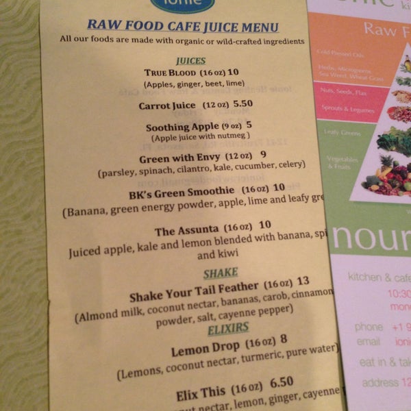 4/12/2013にJen O.がionie: Retreat and Raw Food Cafeで撮った写真
