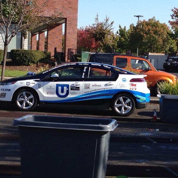 Foto tomada en Folsom Glenn Car Wash &amp; Auto Lube  por Jim P. el 10/21/2013