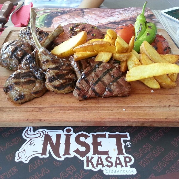 Das Foto wurde bei NİŞET KASAP Steakhouse von Aykut U. am 9/10/2014 aufgenommen