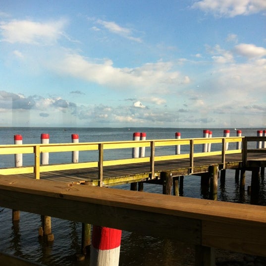 9/30/2012 tarihinde Paul B.ziyaretçi tarafından Dock &amp; Dine Restaurant'de çekilen fotoğraf