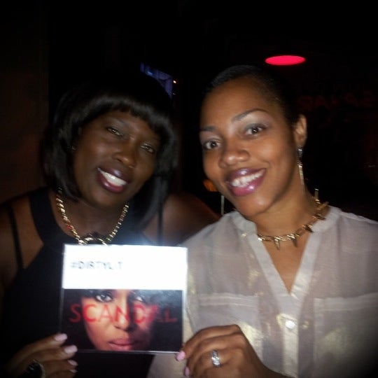 Photo prise au Sahara Hookah Lounge par LA Lynn&#39;s le9/28/2012
