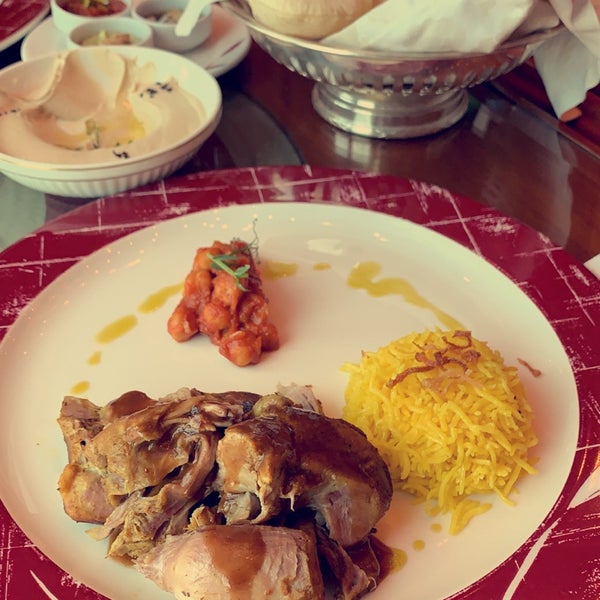 Das Foto wurde bei Mezlai Emirati Restaurant von وليد W. am 1/14/2019 aufgenommen