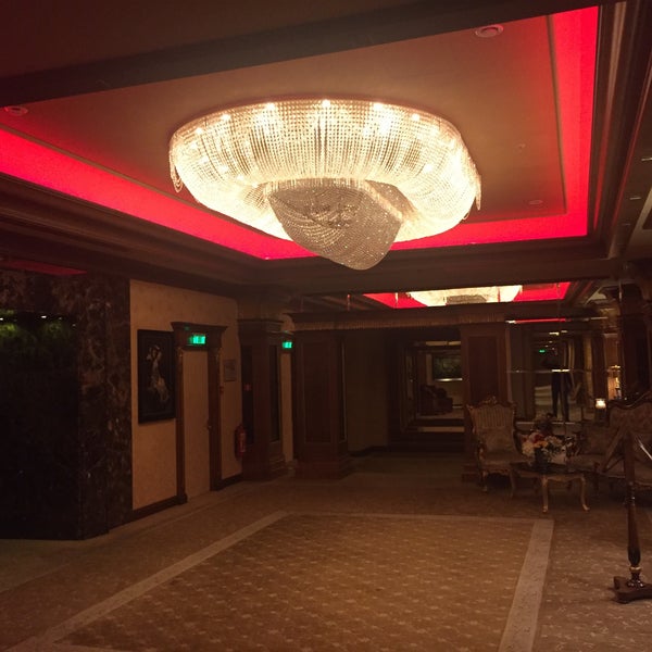 รูปภาพถ่ายที่ Royal Casino SPA &amp; Hotel Resort โดย Evgeny M. เมื่อ 6/15/2017
