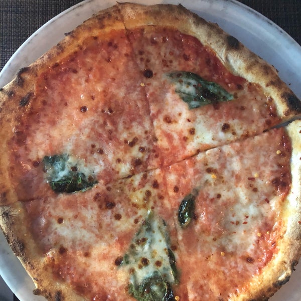 8/8/2018 tarihinde Jennifer S.ziyaretçi tarafından Onlywood Pizzeria Trattoria'de çekilen fotoğraf