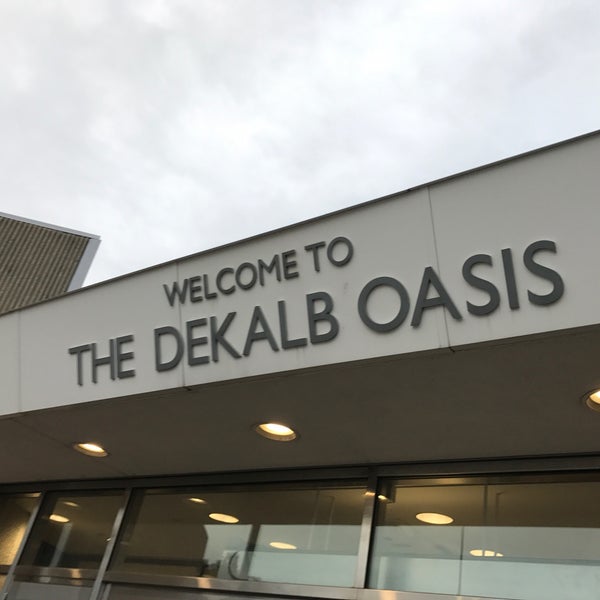 Foto tirada no(a) DeKalb Oasis Travel Plaza por Bill R. em 4/29/2017