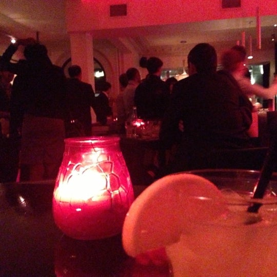 รูปภาพถ่ายที่ Phillips Lounge โดย MONTREALiN เมื่อ 11/14/2012