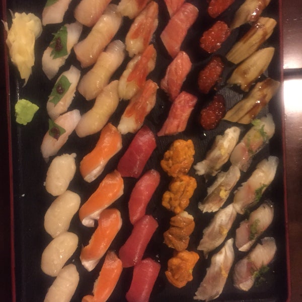 11/4/2017 tarihinde Kathyziyaretçi tarafından Sushi Capitol'de çekilen fotoğraf