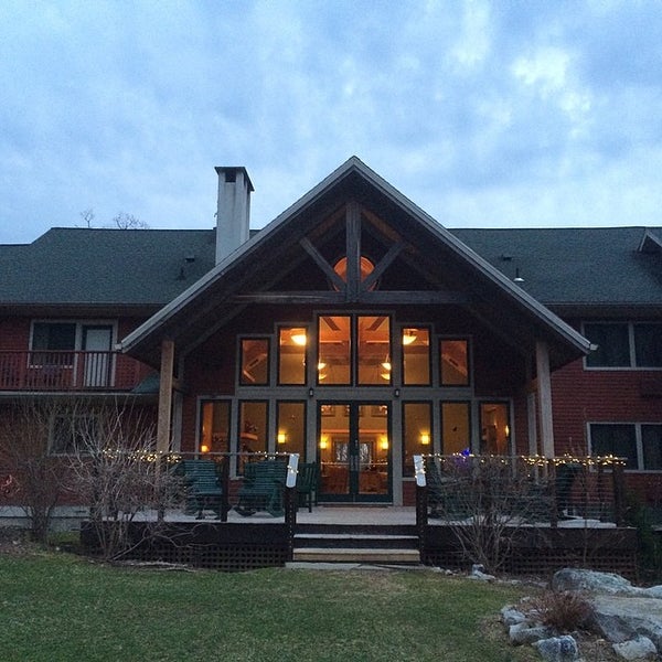 Photo taken at Minnewaska Lodge by Eran E. on 4/13/2014