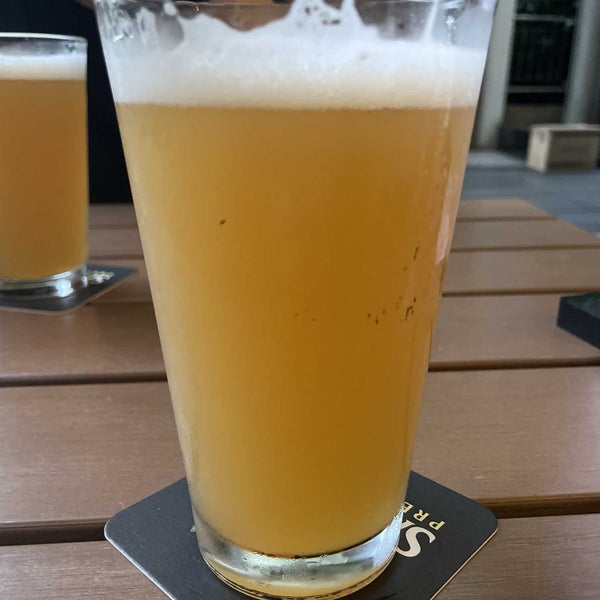 11/6/2022 tarihinde Cillian B.ziyaretçi tarafından JiBiru Craft Beer Bar'de çekilen fotoğraf