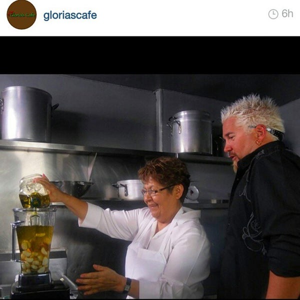 รูปภาพถ่ายที่ Gloria&#39;s Cafe โดย Zochi F. เมื่อ 8/20/2014