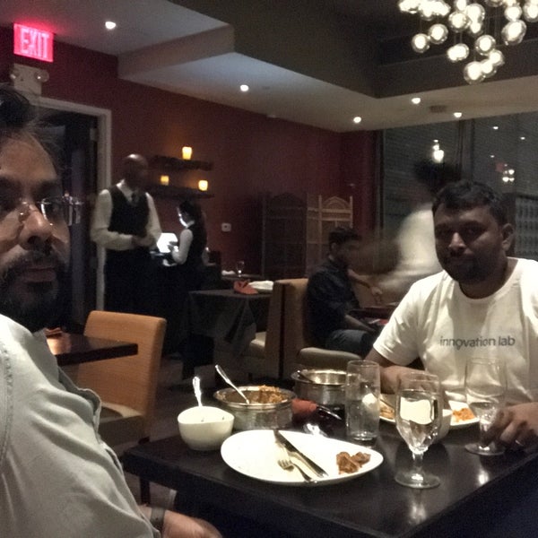 Foto tomada en Utsav Restaurant  por Sathish J. el 6/29/2018