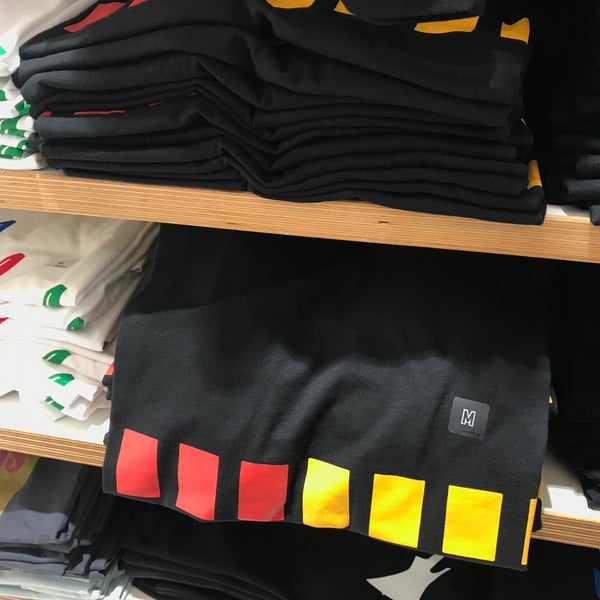 ユニクロ 衣料品店