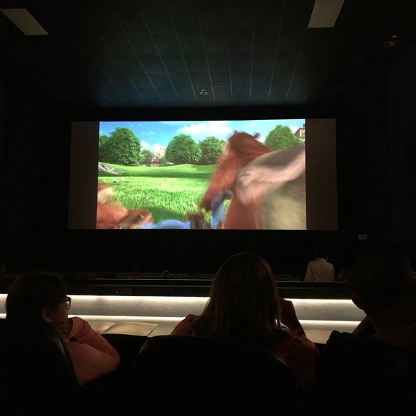 4/9/2017にMeshariがStudio Movie Grill City Centreで撮った写真