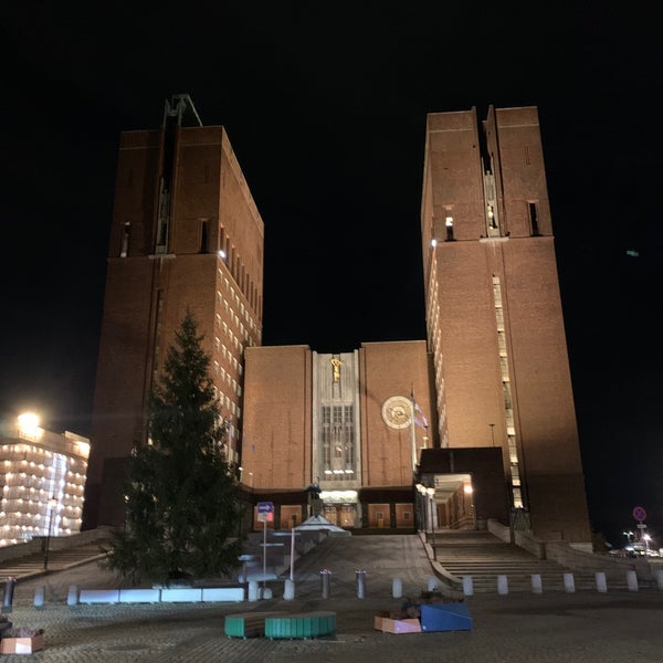 Foto tomada en Ayuntamiento de Oslo  por C M. el 11/26/2021