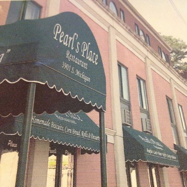 รูปภาพถ่ายที่ Pearl&#39;s Place โดย Cabral M. เมื่อ 1/20/2013