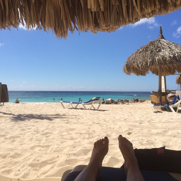 รูปภาพถ่ายที่ Curaçao Marriott Beach Resort &amp; Emerald Casino โดย Melissa เมื่อ 12/20/2014