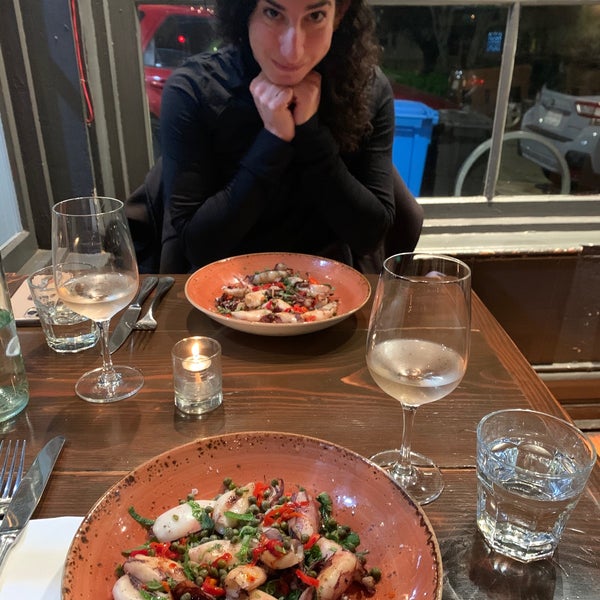 Photo prise au Hillside Supper Club par Analise T. le12/22/2019