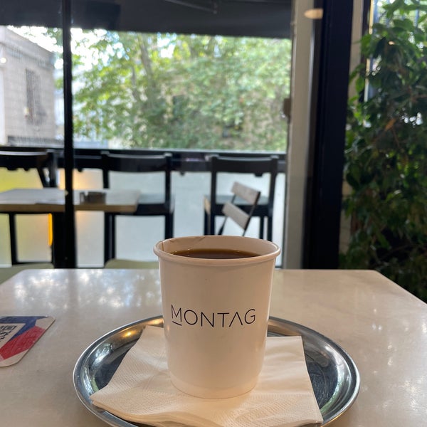 Foto tirada no(a) Montag Coffee Roasters por Khaled . em 7/31/2023