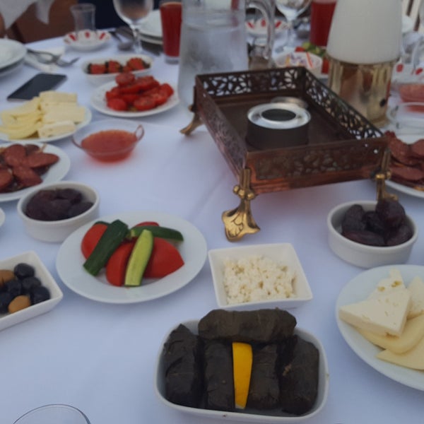 Das Foto wurde bei Armada Teras Restaurant von Güniz O. am 6/6/2018 aufgenommen