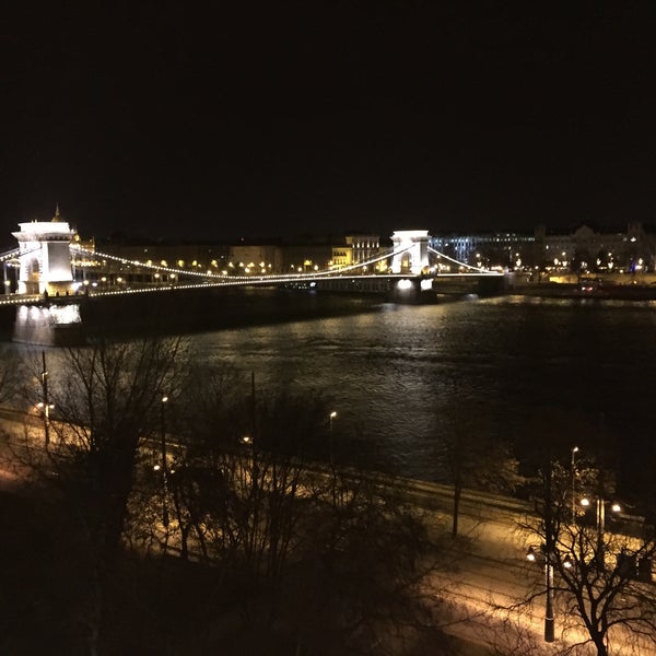 Foto tirada no(a) Lanchid 19 Design Hotel Budapest por 🎀Aya🎀 em 12/27/2016