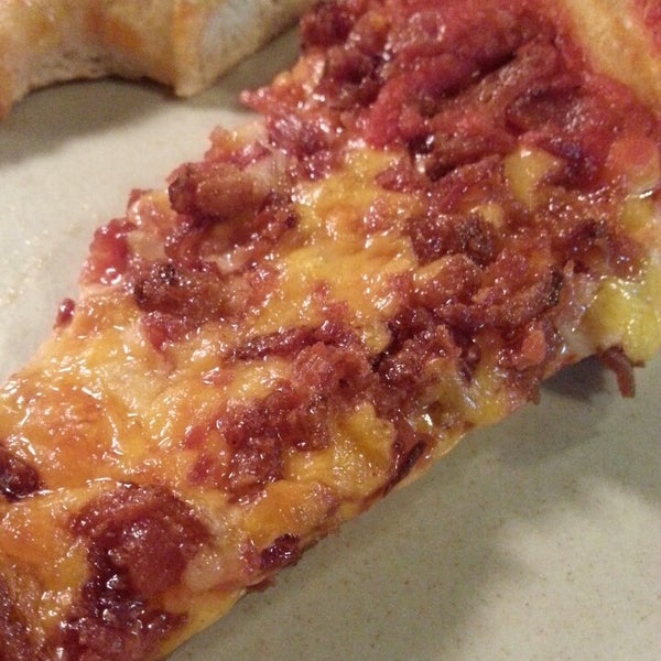 รูปภาพถ่ายที่ Partner&#39;s II Pizza โดย Melissa เมื่อ 5/1/2013