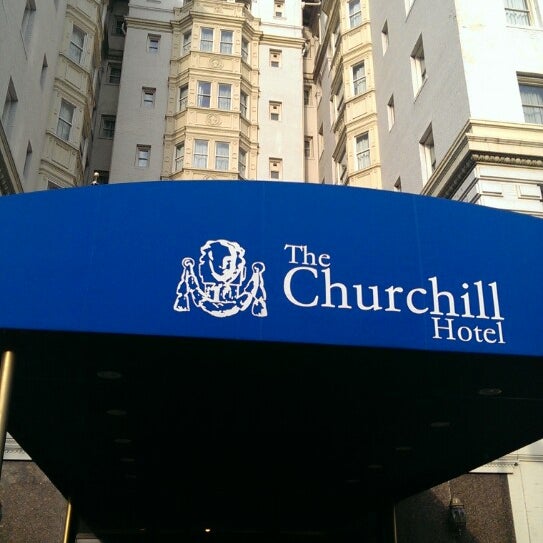 Снимок сделан в Churchill Hotel Near Embassy Row пользователем Yvette H. 4/28/2014