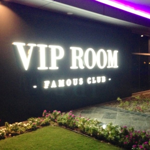 Foto diambil di Vip Room Dubai oleh J.J pada 4/6/2013