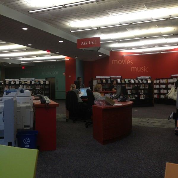 Foto tirada no(a) Frisco Public Library por John em 1/28/2013