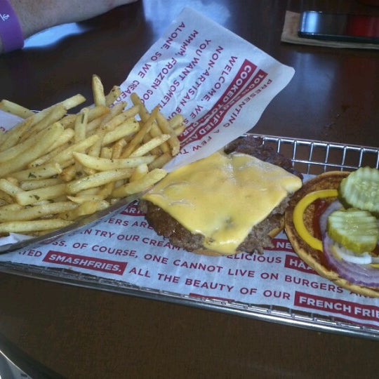 Photos at Smash Burger 19 tips from 672 visitors