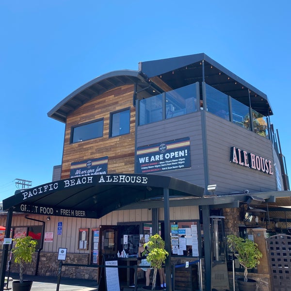 Photo taken at Pacific Beach AleHouse by Jimmy J. on 7/19/2020