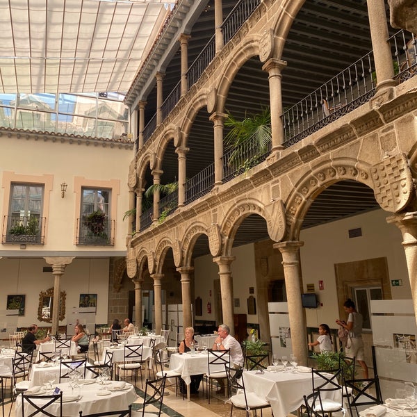 Photo taken at Hotel Palacio de Los Velada by Josué C. on 8/24/2022