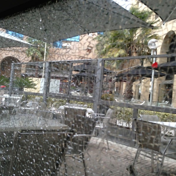 รูปภาพถ่ายที่ Montreal Cafe โดย Doha เมื่อ 1/4/2013