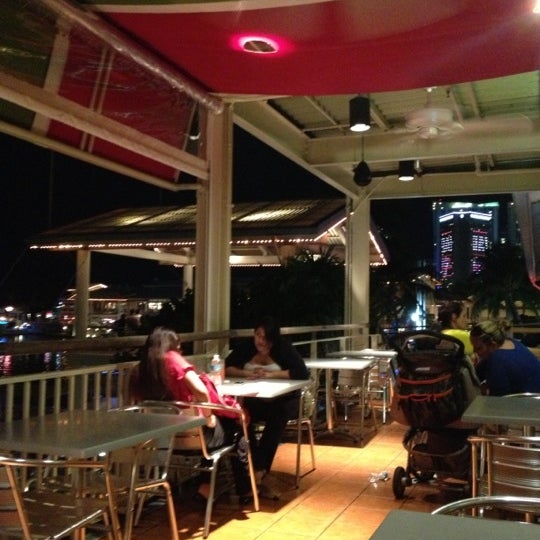 Photo taken at Chili&#39;s Grill &amp; Bar by Rodrigo on 11/28/2012