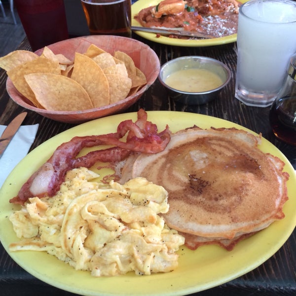 The pancakes and the huevos Benedictos are delicious!