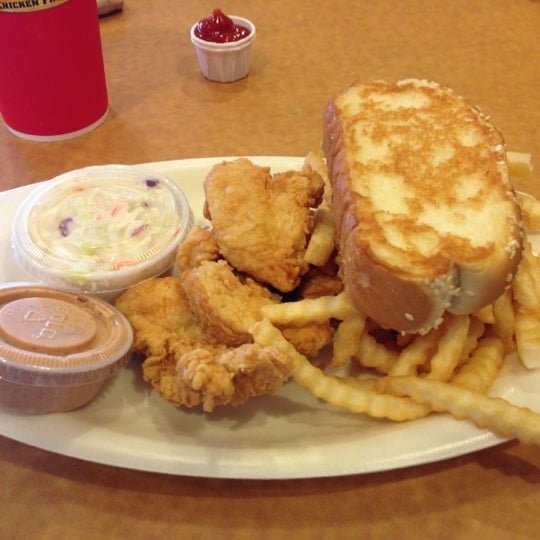 Photo taken at Raising Cane&#39;s Chicken Fingers by Ray on 10/11/2012