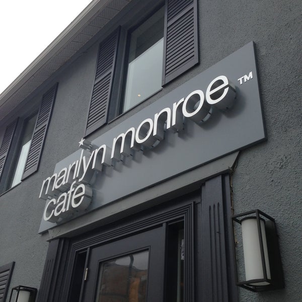 Foto tirada no(a) Marilyn Monroe Cafe por John C. em 5/11/2013