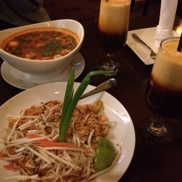 2/16/2015 tarihinde Lailanie G.ziyaretçi tarafından Thai Dishes'de çekilen fotoğraf