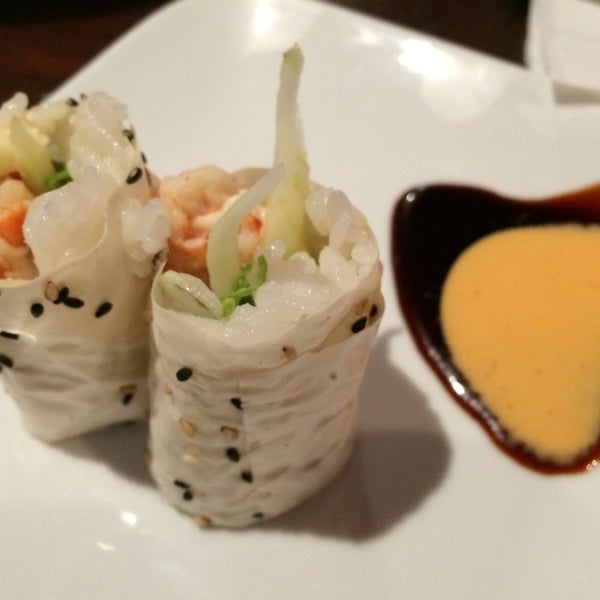 Снимок сделан в Fusion Sushi пользователем Lailanie G. 9/16/2014