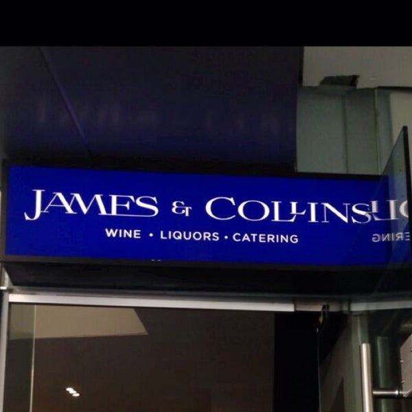 Photo prise au James &amp; Collins Boutique Restaurant par Enrike L. le12/18/2013