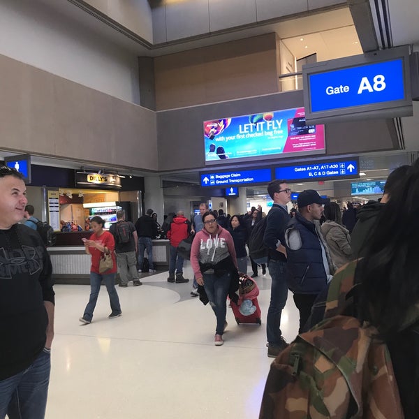 Photo taken at Phoenix Sky Harbor International Airport (PHX) by Pily M. on 12/29/2017
