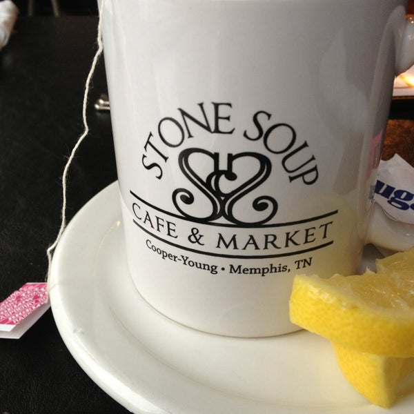 Foto scattata a Stone Soup Cafe &amp; Market da Erica il 1/15/2013