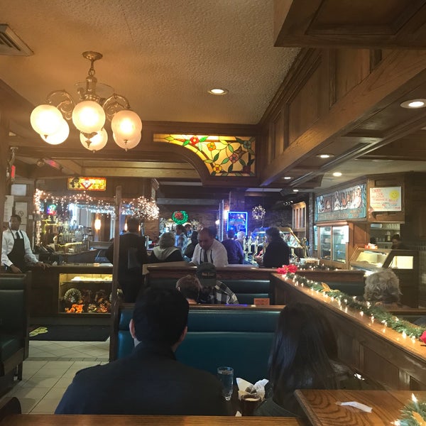 Foto tirada no(a) Coach House Diner &amp; Restaurant por Emtenan M. em 11/23/2017