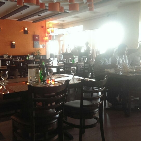8/14/2014 tarihinde Gautam A.ziyaretçi tarafından Tangerine Restaurant'de çekilen fotoğraf