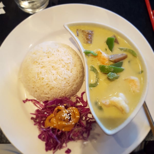 I had the green curry with shrimp.  It was excellent!