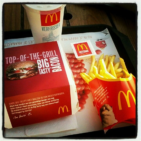 รูปภาพถ่ายที่ McDonald&#39;s โดย Marliek V. เมื่อ 10/22/2012
